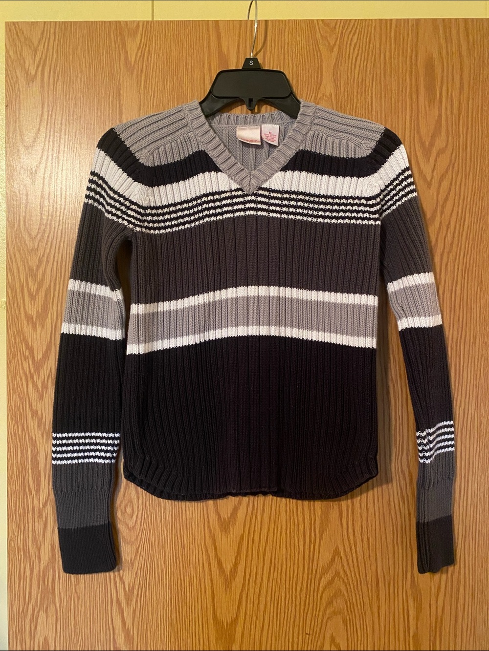 Juniors V-Neck Ribbed Stripe Sweater - Gray/Black/White